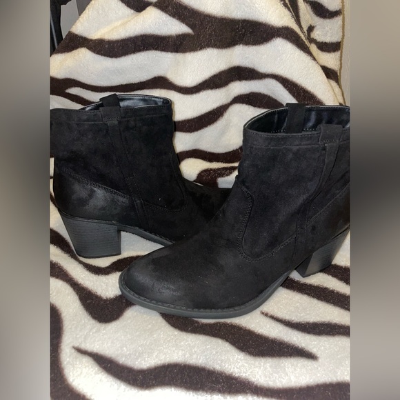 Quipid Oil Finish suede booties - Picture 2 of 3